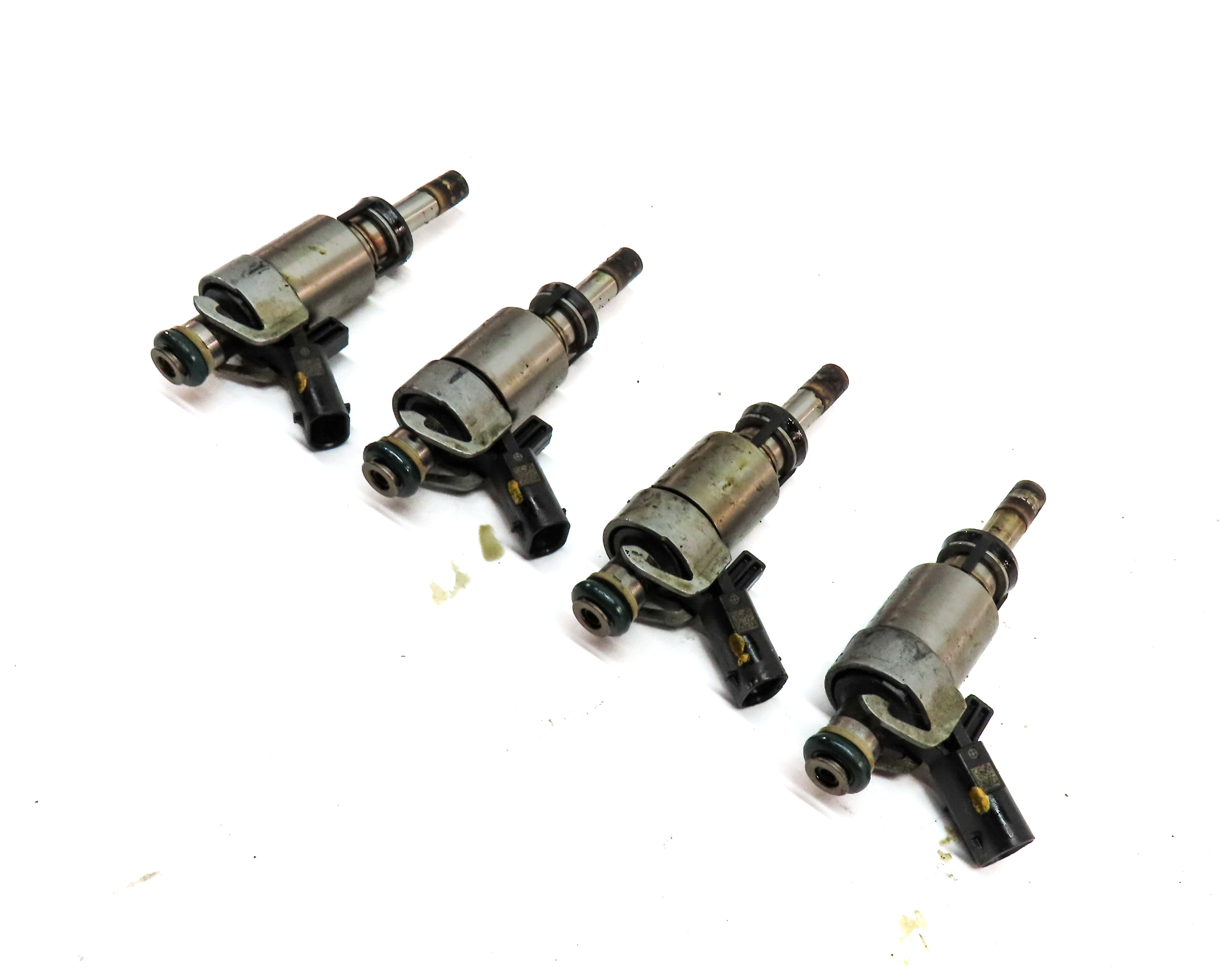 08-17 AUDI A3 A4 A5 A6 Q5 TT (8P B8 8K 8T 8R MK2 C7) 2.0L FSI FUEL INJECTOR SET4 — exact item pictured